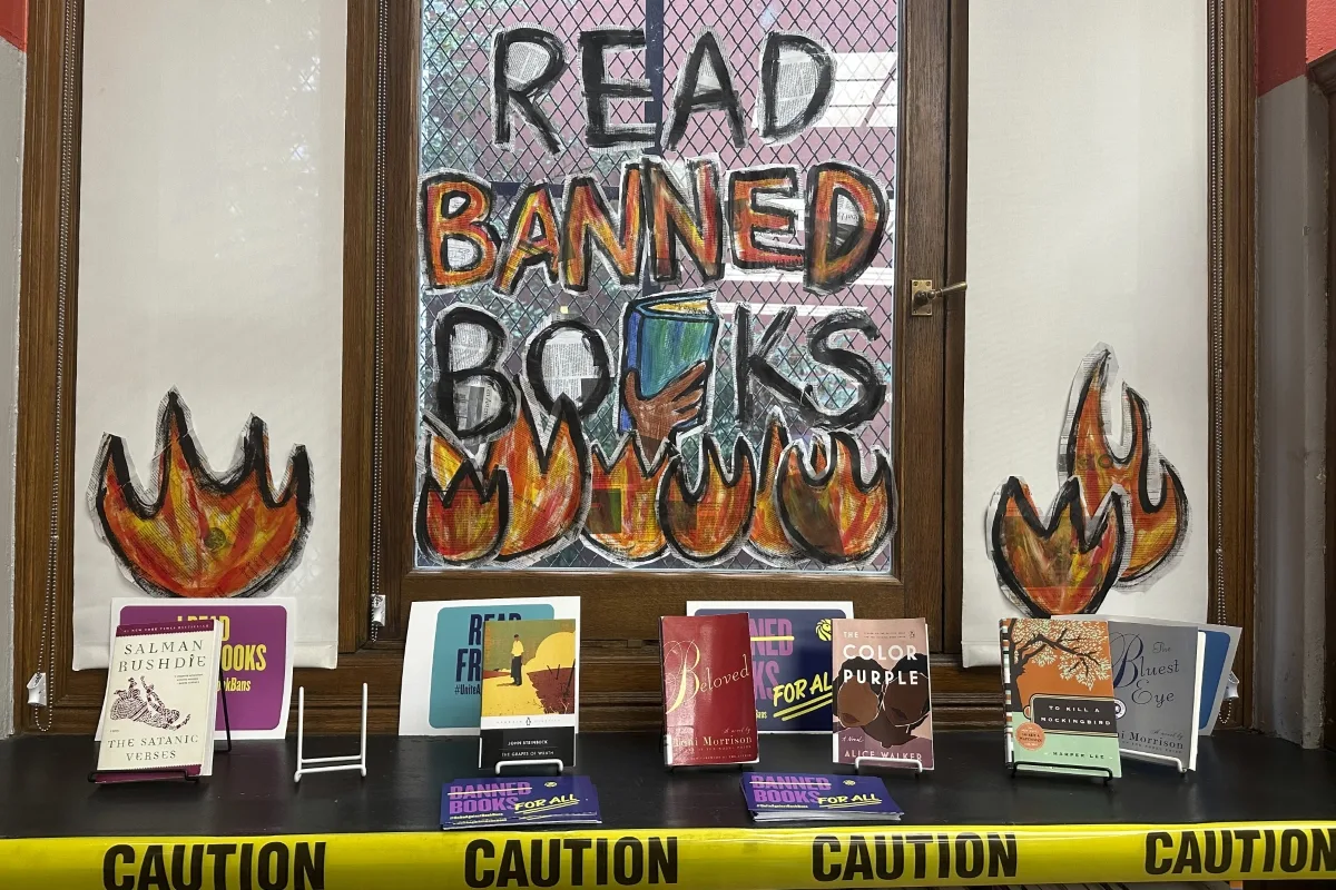 Facing pressure, Ayotte vetoes book ban bill and six other GOP bills Facing pressure, Ayotte vetoes book ban bill and six other GOP bills