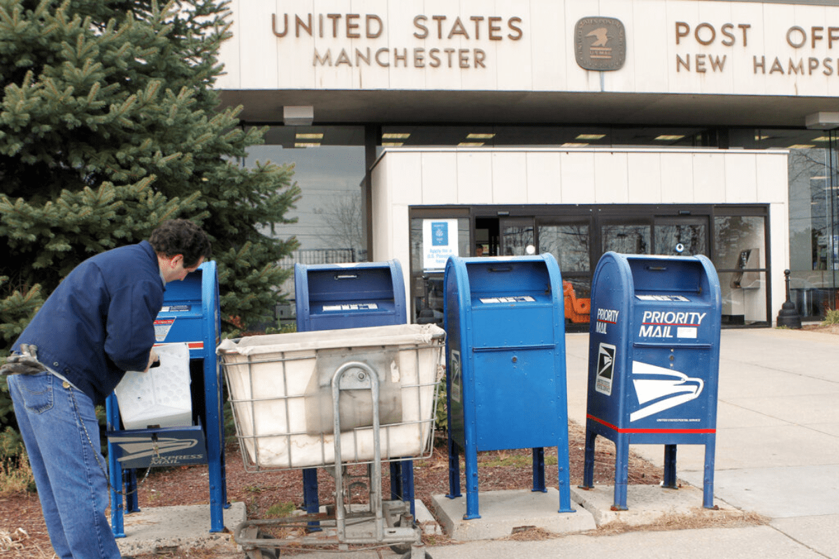 New Hampshire delegation introduces bill to block closure of NH’s only mail center