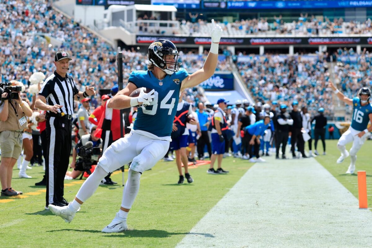 Exeter’s Hunter Long makes first NFL TD catch in Jaguars debut
