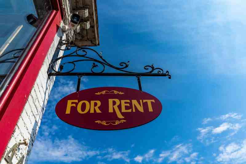 According to a report from the New Hampshire Fiscal Policy Institute, the average monthly salary for renters in the state is $4,666, which is not enough to rent an apartment and comfortably cover necessities such as food, medicine, utilities, and other expenses.